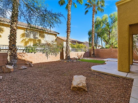 4th image of 212 Emerald Vista Way