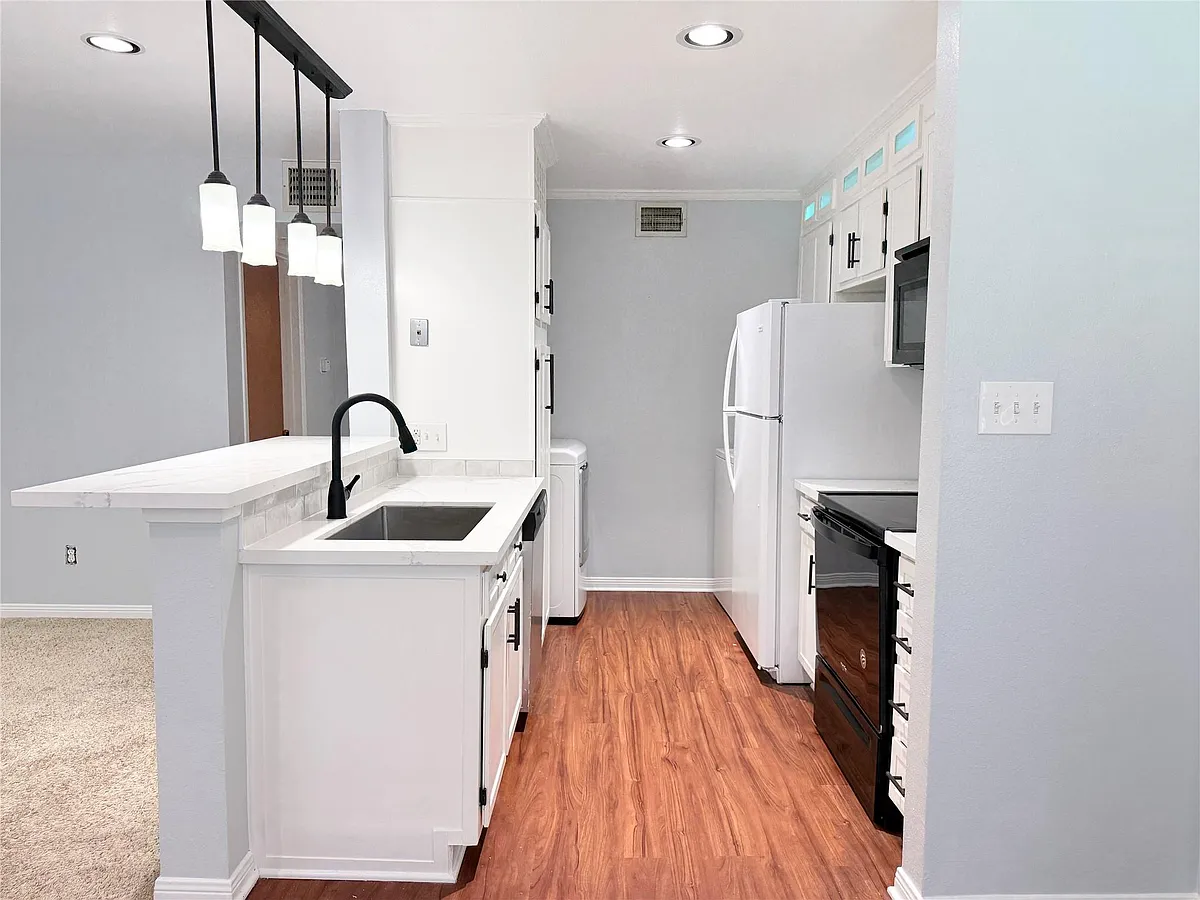 Building Photo - 2626 Holly Hall St #1208