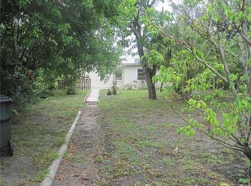 1st image of 411 S D St