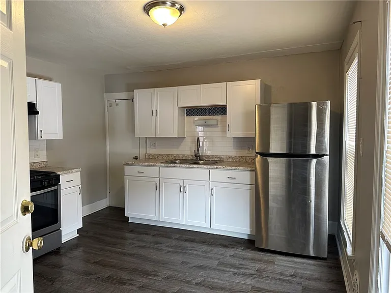 144 Adams St — Photo 10