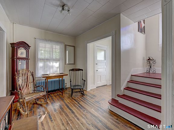 4th image of 293 Washington Street
