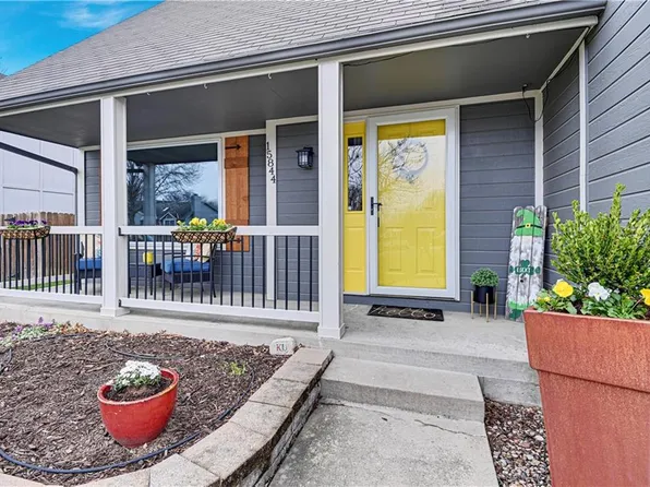 15844 Glenwood Ave, Overland Park, KS 66223