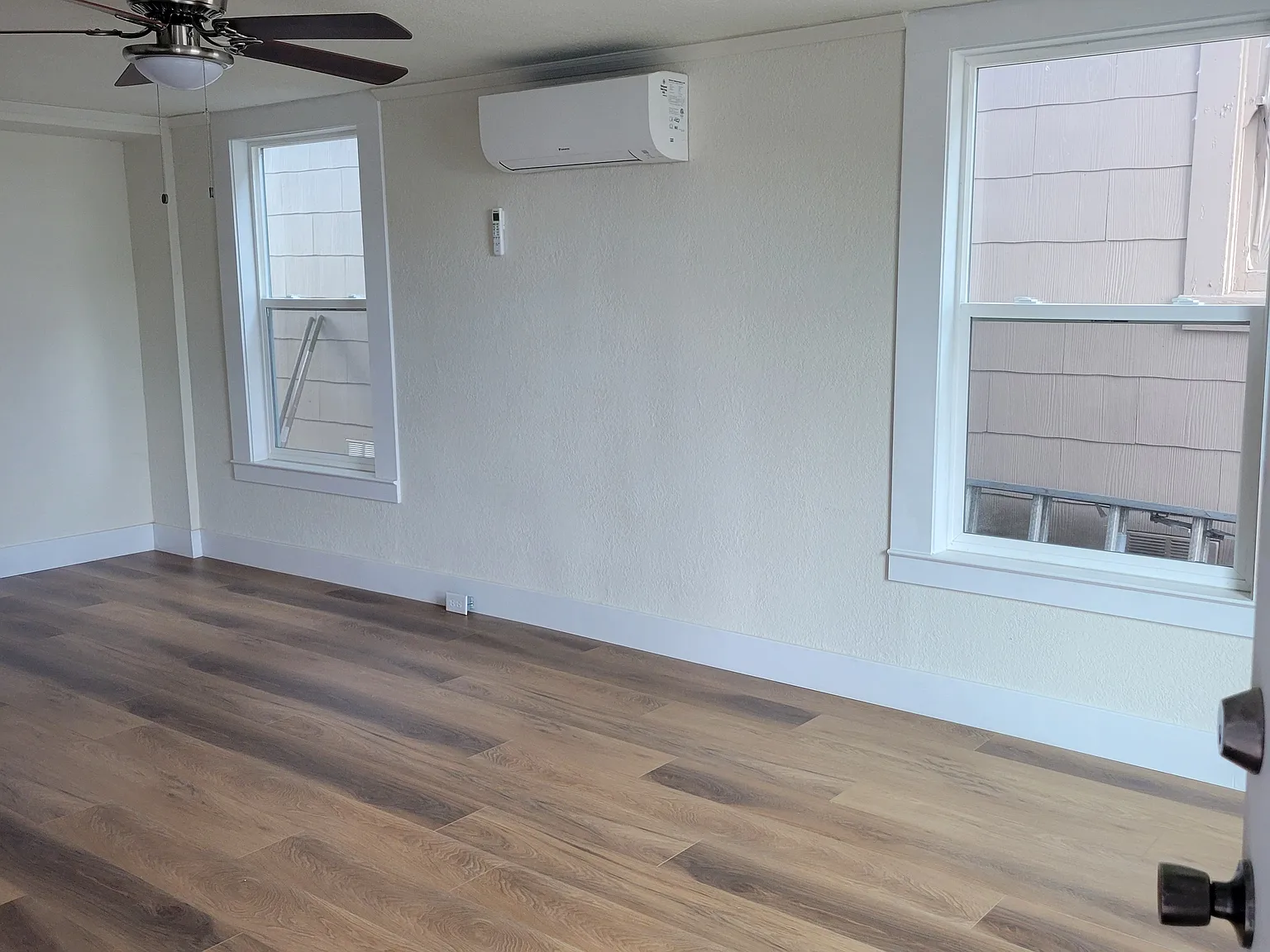 3 bed, 1000 sqft, $2,000 — Photo 2