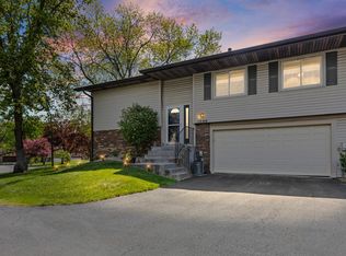 1096 Churchill Pl, Shoreview, MN 55126