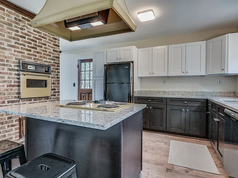 1408 Cedar Hill Rd — Photo 17
