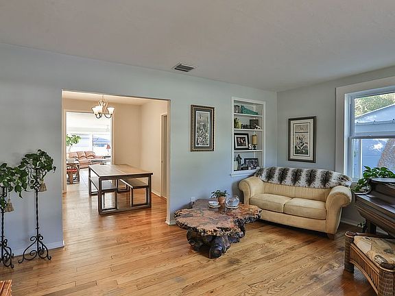 2nd image of 2709 S Manhattan Ave