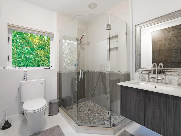 1209 NE 96th St — Photo 22
