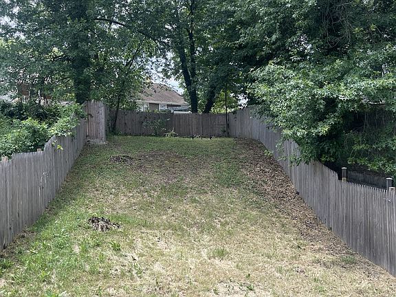 3rd image of 821 Maury Ave #1