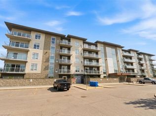 16 Markle Cres #413, Hamilton, ON L9G0H4