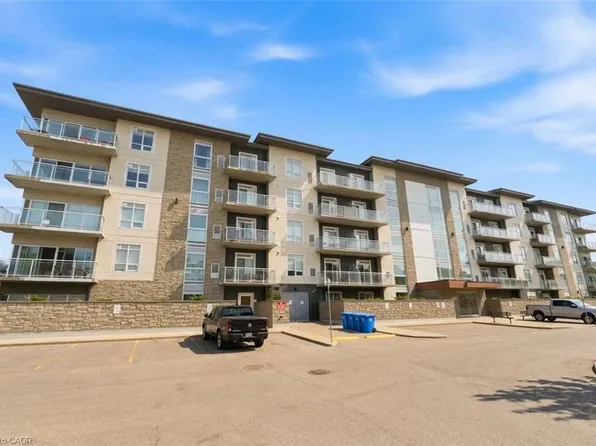 16 Markle Cres #413, Hamilton, ON L9G 0H4
