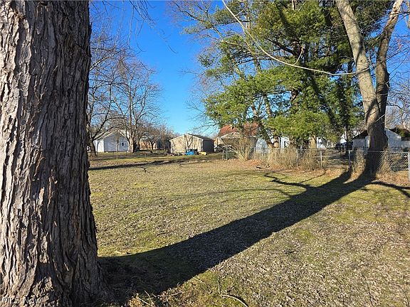 5th image of 27 Grandmere Dr