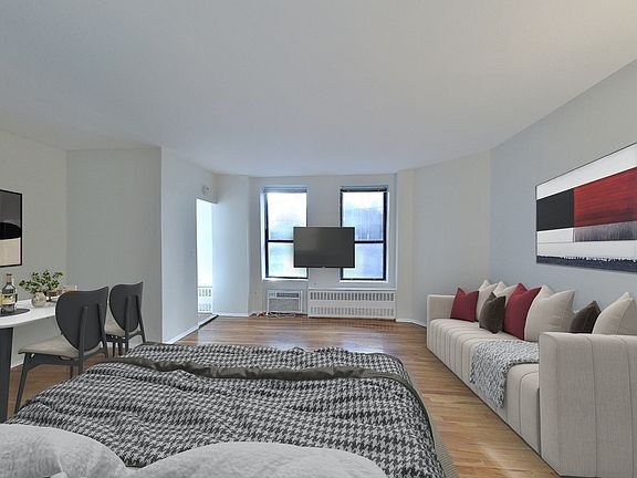 2nd image of 114 E 40th St #4A2