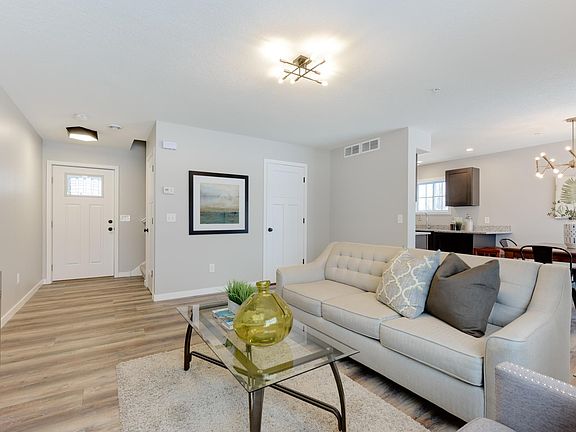 3rd image of 25870 Oriole St