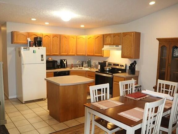 2nd image of 1485 Apple Valley Dr