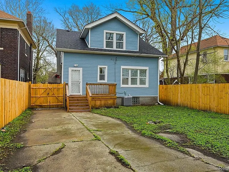725 Lakewood St — Photo 16