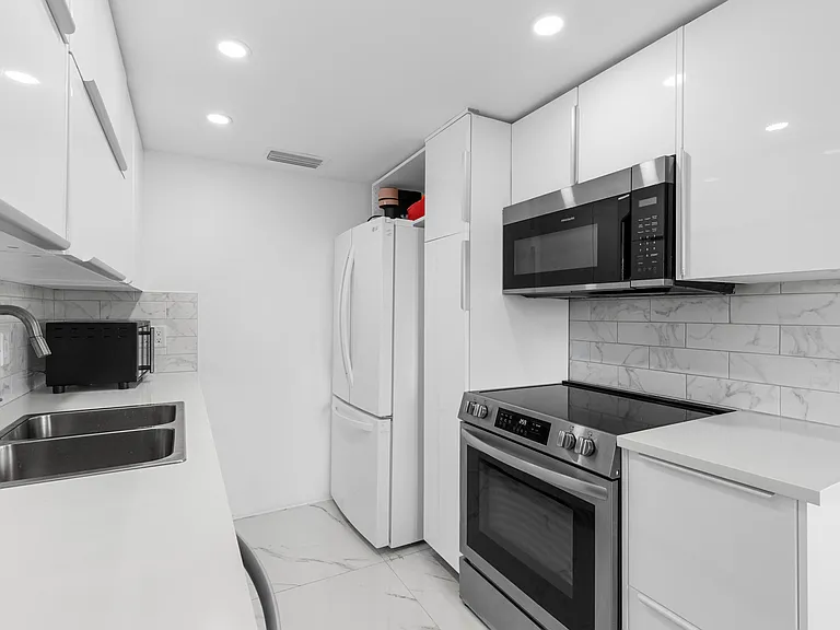 3028 Harwood Dr #D — Photo 11