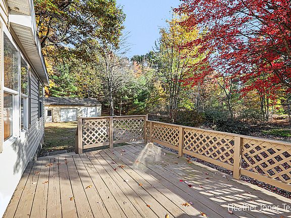 2nd image of 12220 Podunk Rd NE