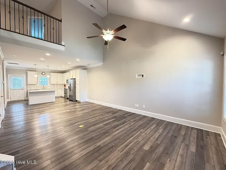 121 Lark Dr — Photo 5