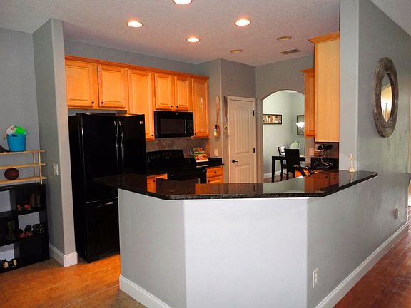 3rd image of 8300 Woodside Ln