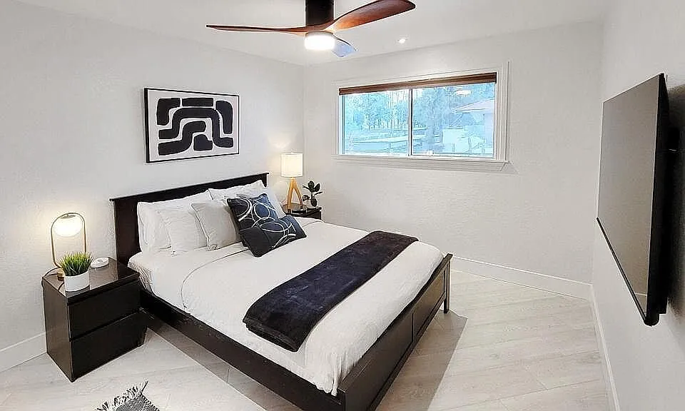2857 North Los Felices Road - 213 — Photo 3