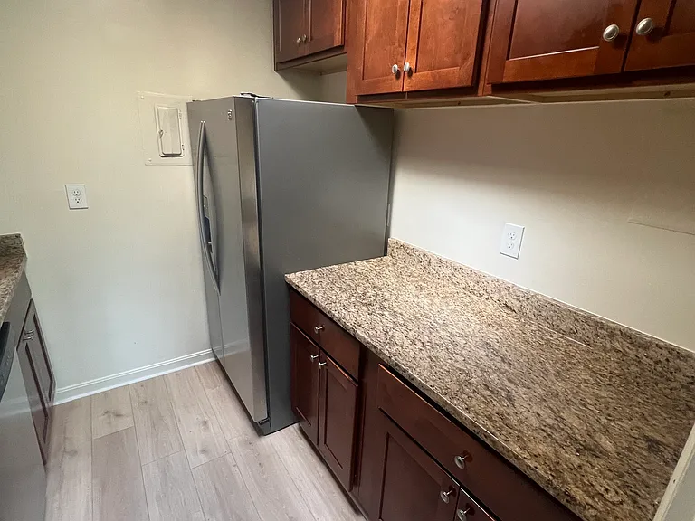 2025 N Lincoln St #113 — Photo 6