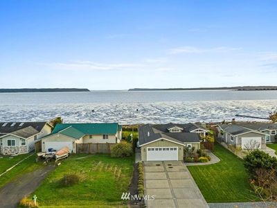 791 Livingston Bay Shore Dr, Camano Island, WA, 98282