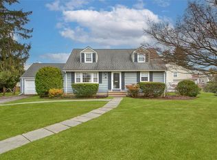 10 Burdsall Dr, Port Chester, NY 10573