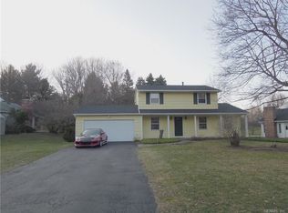 5 Chipping Rdg, Fairport, NY 14450