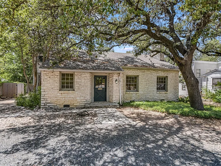 2304 Longview St — Photo 1