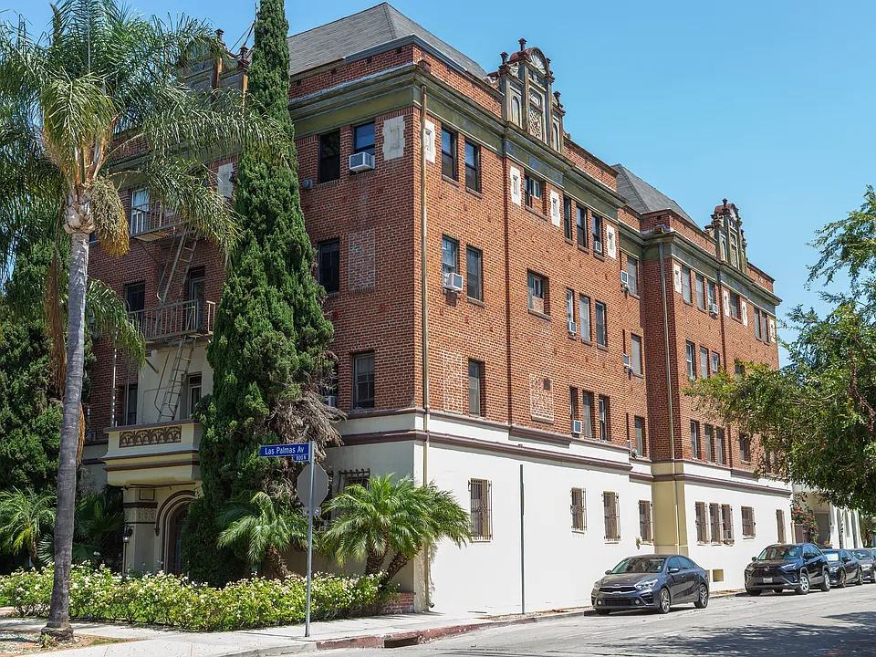 800 Las palmas LLC