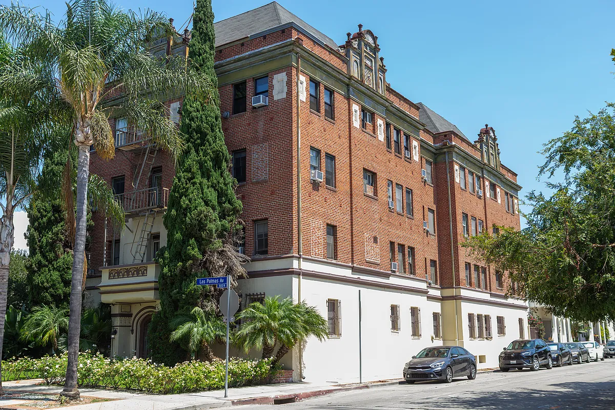 Building Photo - 800 Las palmas LLC