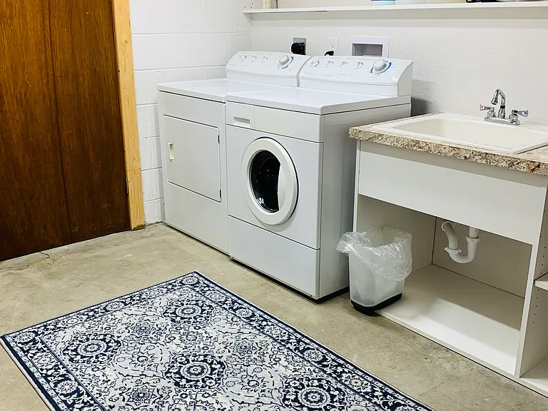 washer/dryer included