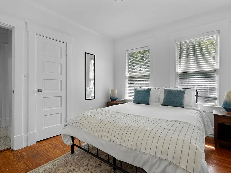 1004 E 33rd St #1/2 — Photo 30