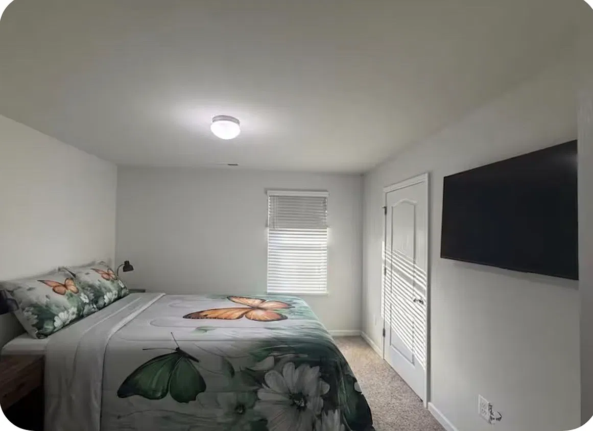 5 bed, 2295 sqft, $900 — Photo 1
