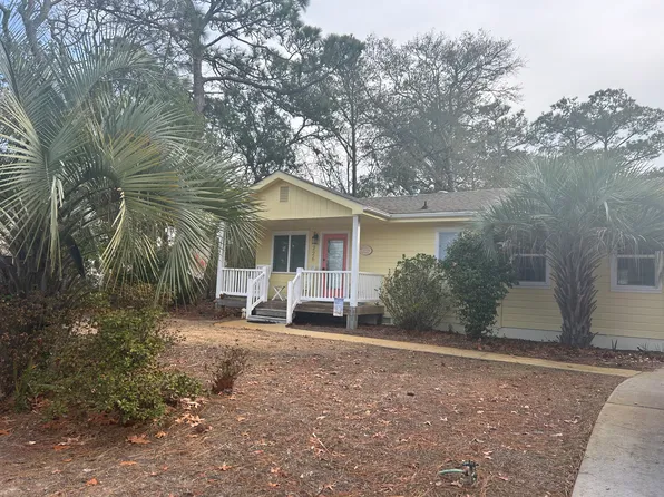 226 NE 40th St, Oak Island, NC 28465