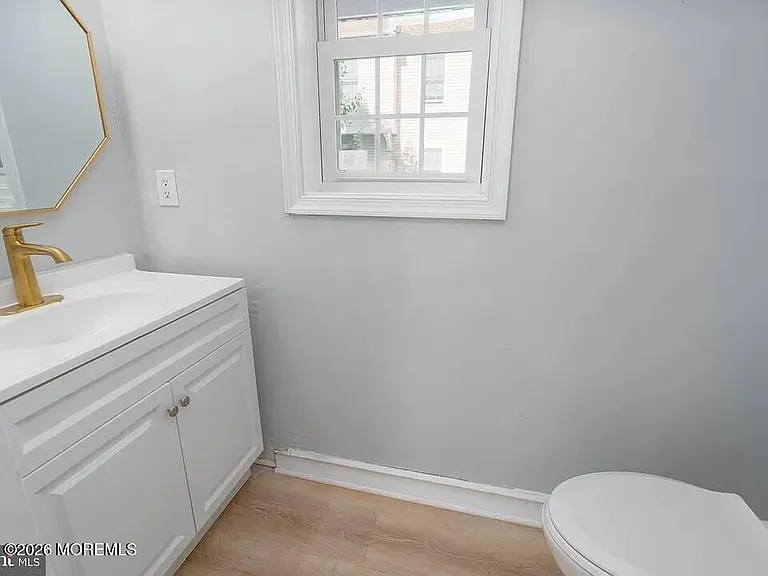 301 Howard St — Photo 8