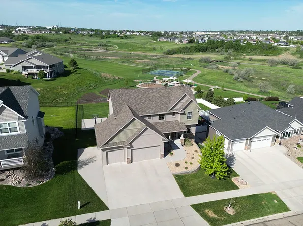 2625 E Calgary Ave, Bismarck, ND 58503