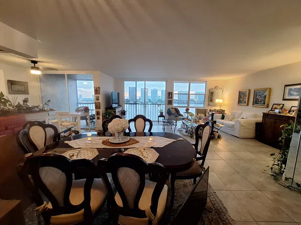 17600 N Bay Rd, Sunny Isles Beach, FL 33160
