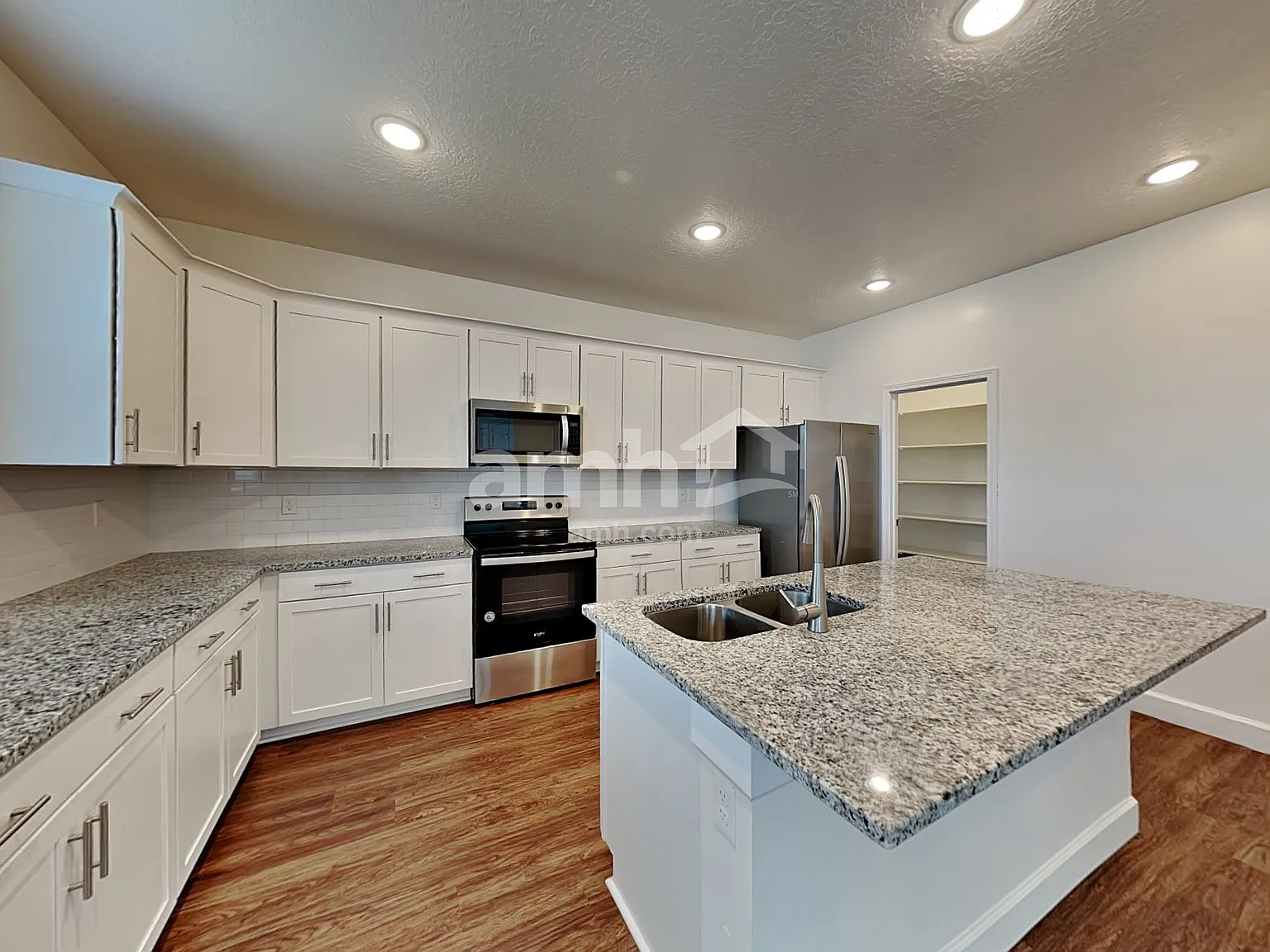 4 bed, 2.5 bath, 2453 sqft, $2,895 — Photo 3