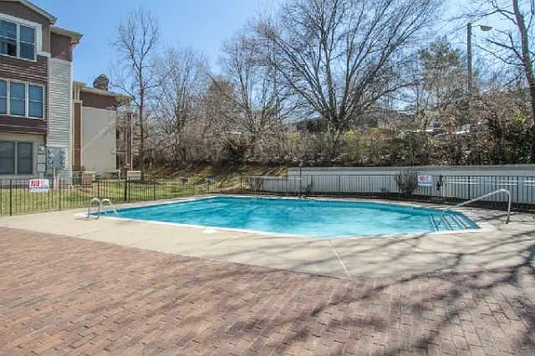 211 Hillsboro Pl — Photo 13