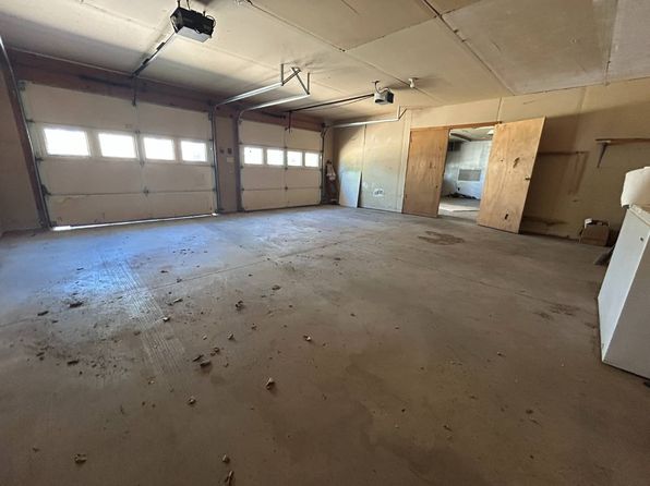 531 W 5th St, Larned, KS 67550