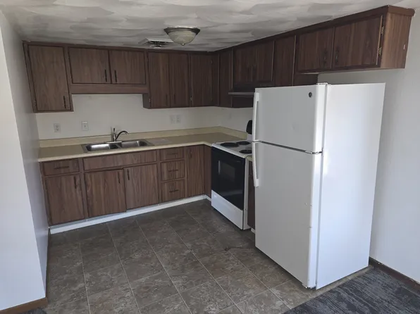 114 1/2 3rd St SE, Dyersville, IA 52040