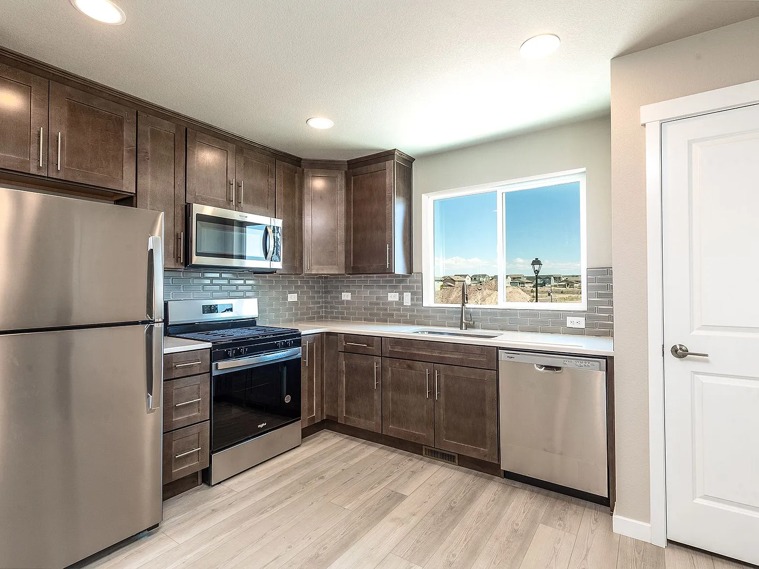 New Apartment For Rent — Photo 4