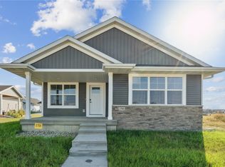 2701 Roycroft Dr, Marion, IA 52302