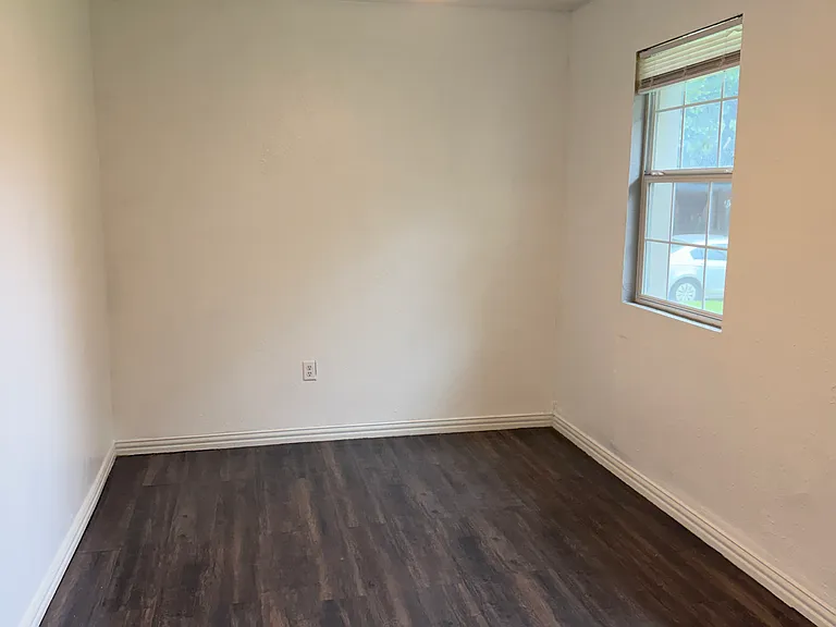 310 Kalmia Dr — Photo 8