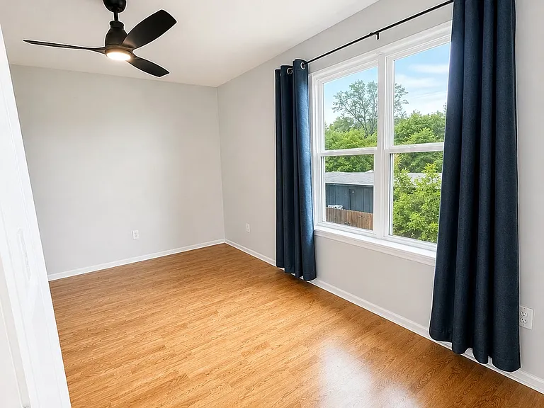 323 Towne House Ln — Photo 7