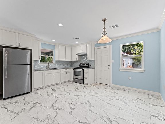 5th image of 1805 Chamberlain St