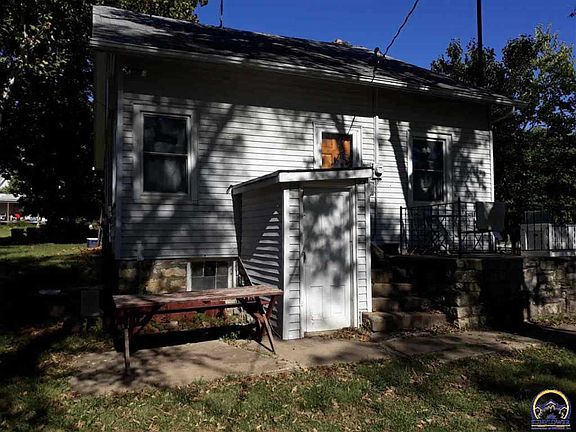 4th image of 402 S Cedar St