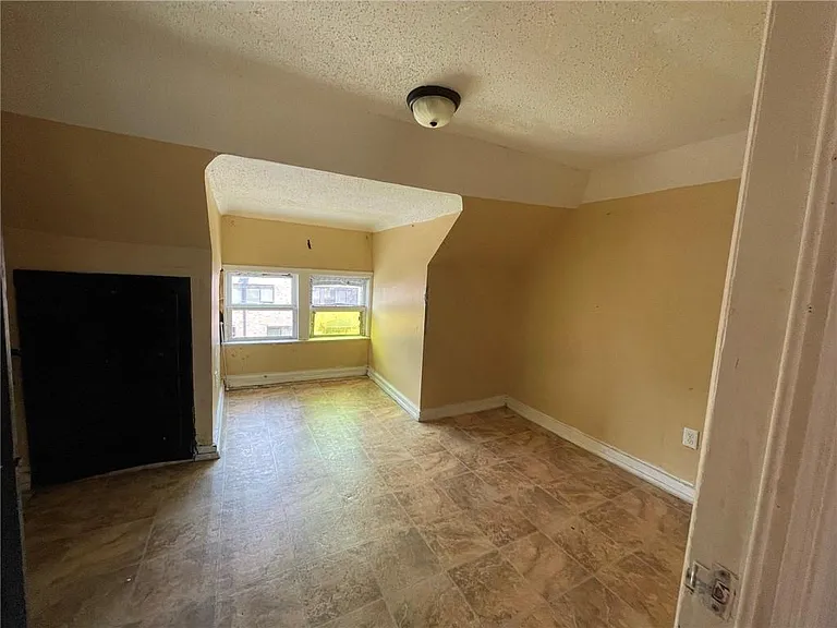 711 Sandusky Ave — Photo 3