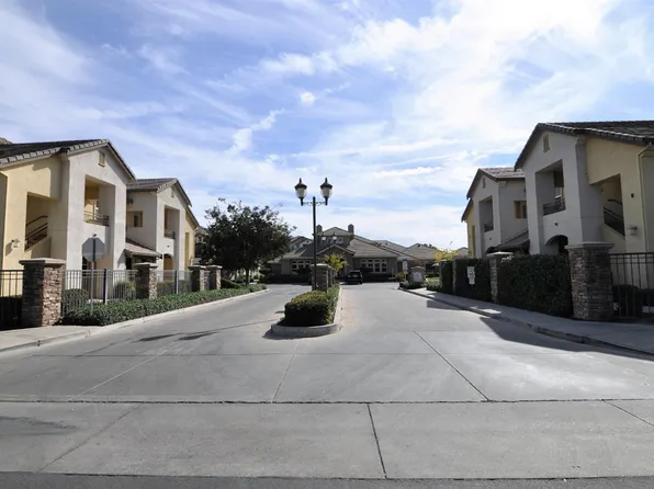 1360 Shady Ln APT 215, Turlock, CA 95382
